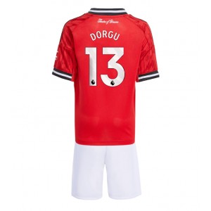 Fotbalové Dres Manchester United Patrick Dorgu #13 Dětské Domácí Oblečení 2025-26 Krátký Rukáv (+ trenýrky)